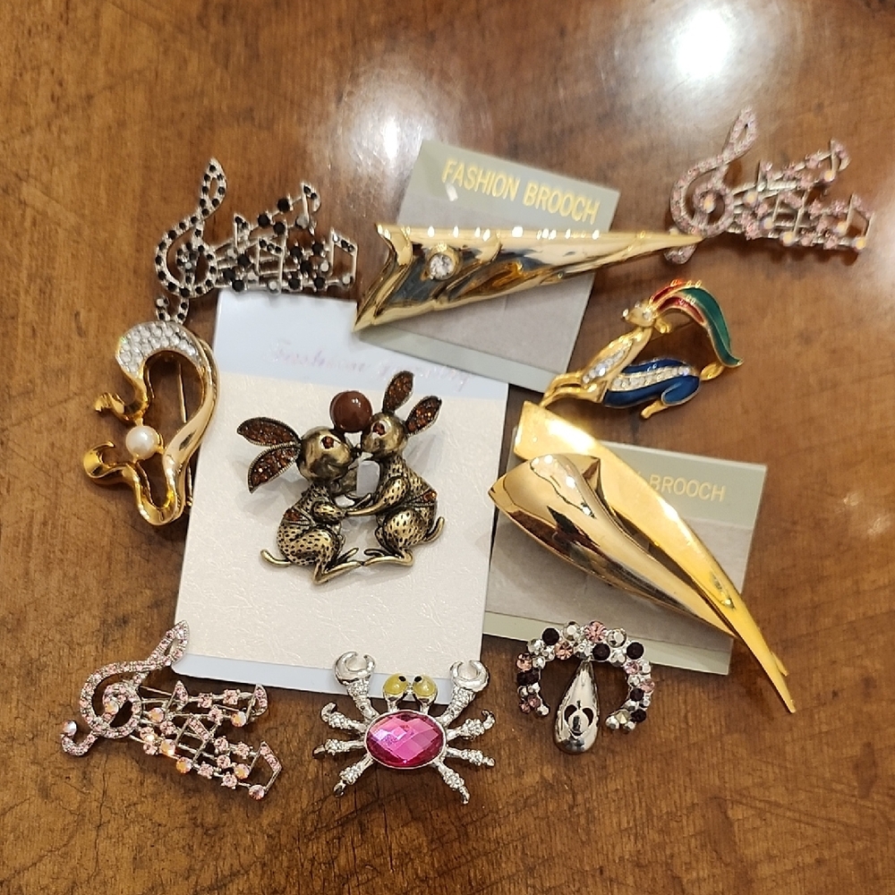 Assorted Fashion Brooch Set with Gold and Silver Tones